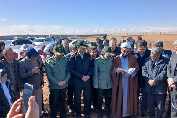 کلنگ زنی و آیین آغاز عملیات اجرایی ساخت مدرسه مسکن ملی آباده با حضور استاندار