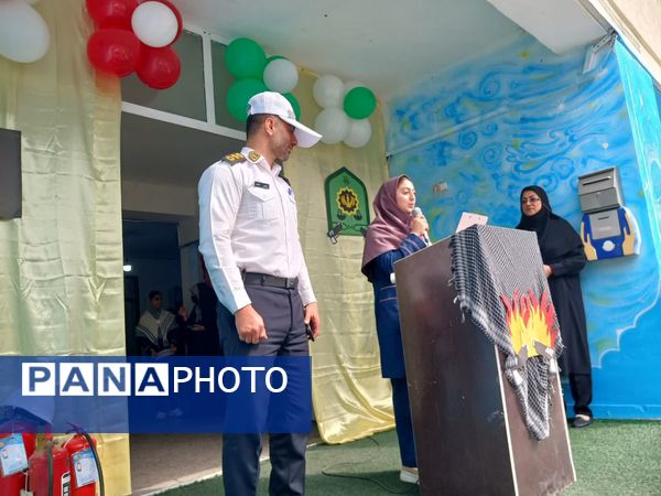 حضور نیروهای انتظامی در دبیرستان نجم قائمشهر