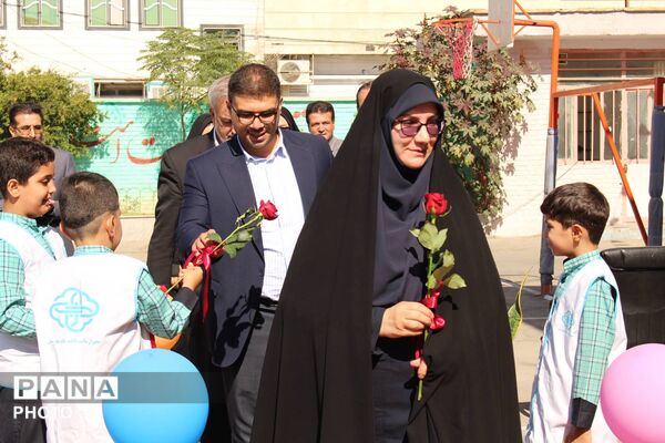 شکوفه‌های امید، مهمانان کوچک مدرسه