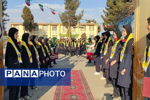 اجلاس استانی ویژه مدیران دبیرستان‌های نمونه دولتی و شبانه‌روزی استان خراسان رضوی در دبیرستان دخترانه شهید مجید دهنوی