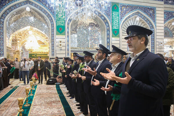 گلباران مزار آیت الله مصباح یزدی در حرم حضرت معصومه(س)