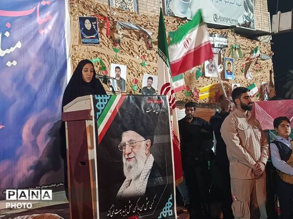حضور پرشور مردم حاجی‌آباد در آیین‌ گرامیداشت شهدای انقلاب و دانش‌آموزان شجره طیبه