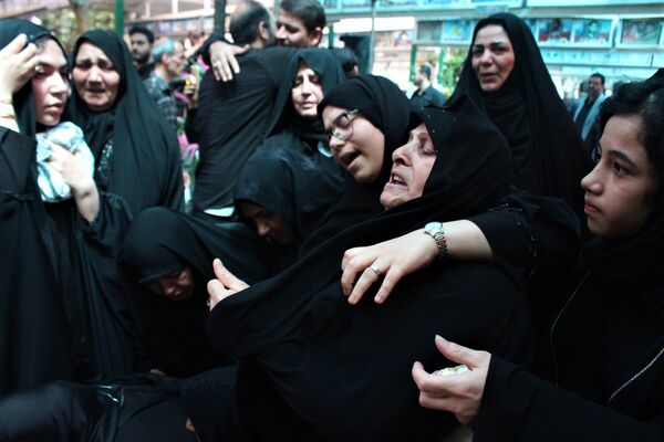جلوه‌های حزن و خشم در مراسم تشییع شهدا