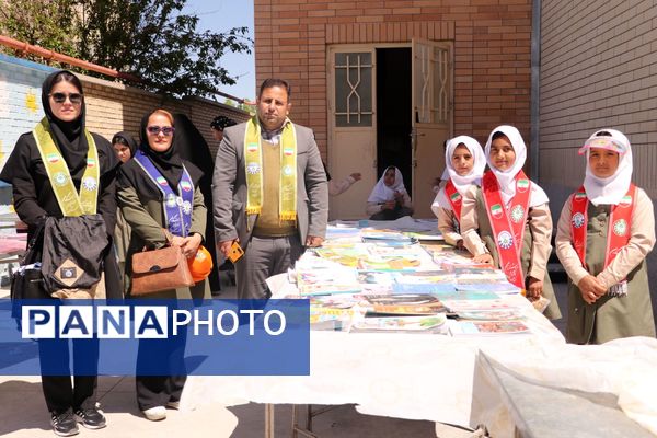 برپایی بازارچه تمام تشکلاتی در دبستان شهید ناصری