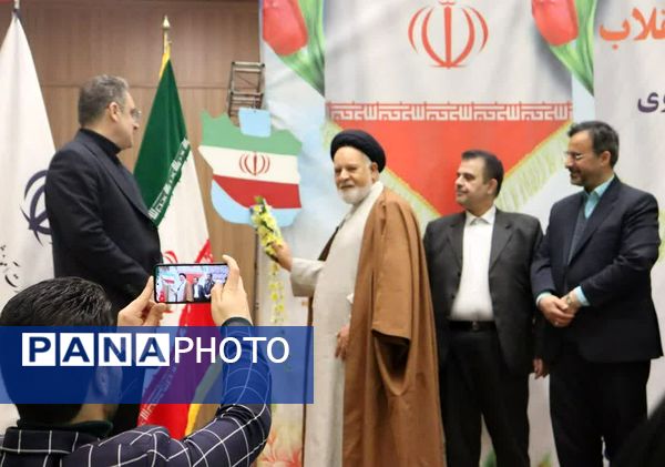 آیین استانی نواختن زنگ انقلاب استان خراسان رضوی در ناحیه ۵ مشهد