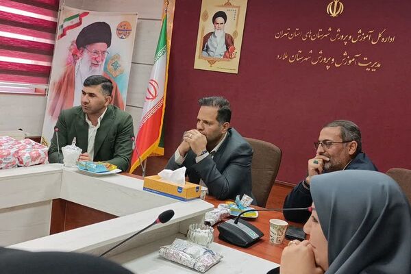 مراسم تقدیر از دانش‌آموزان فعال شورا در شهرستان ملارد