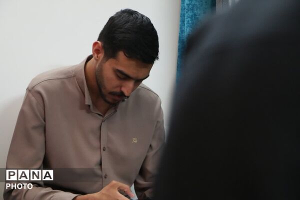 سلسله نشست‌های شعرخوانی خانه شعر و ادب یزد