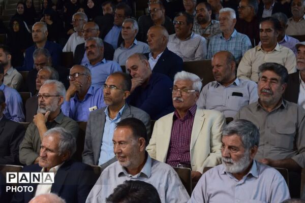 تجلیل از مدیران ۴۰ سال آموزش و پرورش اردکان