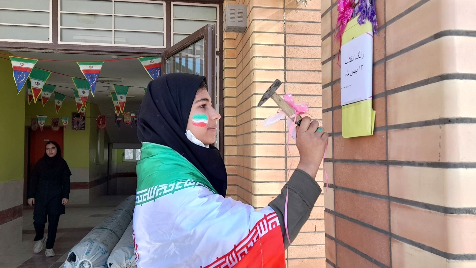 زنگ انقلاب در مدرسه فاروق منصور عباسی شهرستان اردل