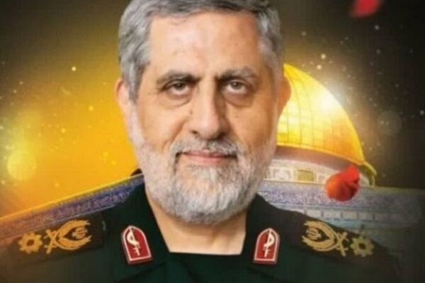 ادای احترام مردم قم به پیکر مطهر یکی از فرماندهان ارشد نیروی قدس سپاه