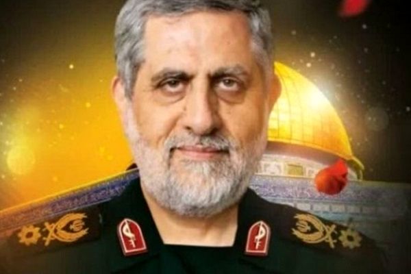 ادای احترام مردم قم به پیکر مطهر یکی از فرماندهان ارشد نیروی قدس سپاه