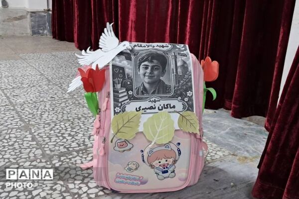 هم‌کلاسی‌های مهربان در مدرسه حاج محمدعلی تقی‌پور