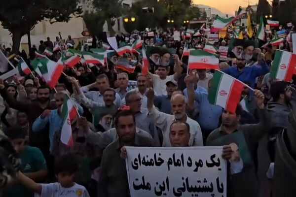 تجمع مردمی بشارت فتح در میدان انقلاب