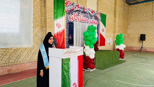 جشن ستارگان سندرک با تجلیل از دانش‌آموزان برتر دبیرستان‌های امیرکبیر و کوثر
