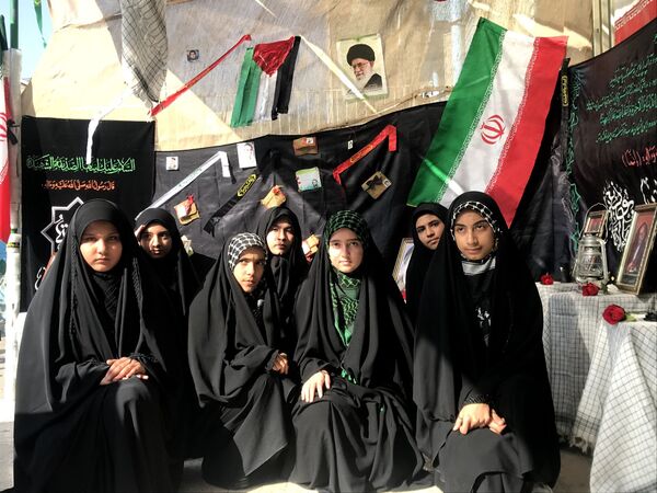 دبیرستان متوسطه اول دخترانه انقلاب میزبان شهید گمنام شد 