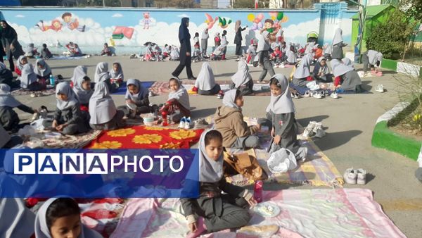 صبح پرانرژی با صبحانه سالم در دبستان نیایش