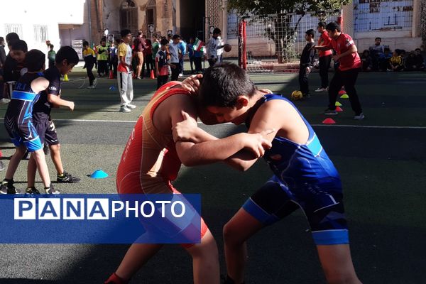 المپیاد ورزشی در دبستان شاهد حیات ناحیه 3 شیراز
