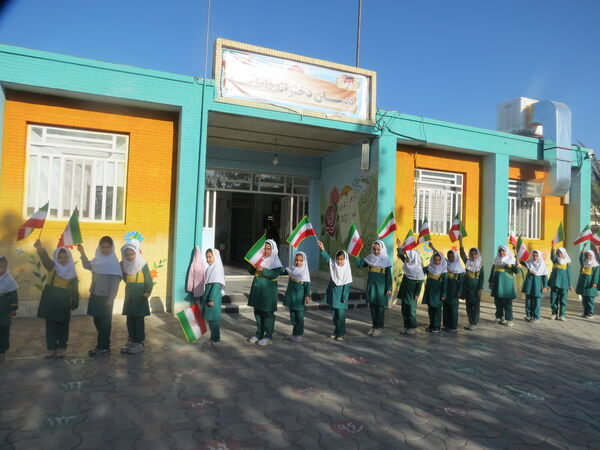 صبحگاهی شاد و پرنشاط در مدارس خاتم