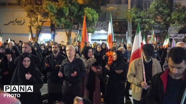 یکپارچگی مردم ملایر در شب؛حمایت از وطن،انقلاب 
