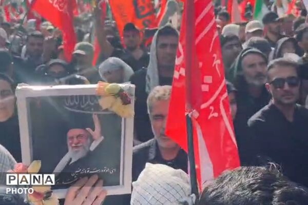 وداعی تاریخی در پایتخت ،پیکر رهبر انقلاب بر دوش ملت ایران
