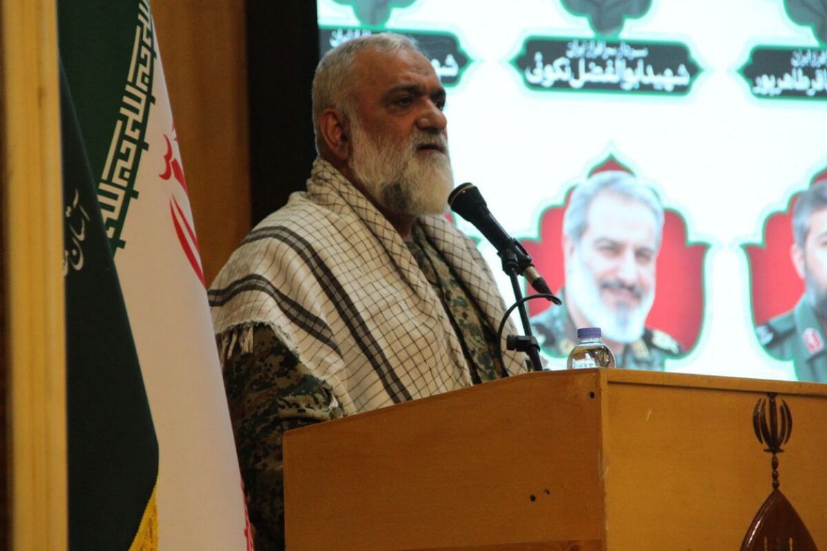 شهدا بزرگ‌ترین معلمان بشریت و عامل بیداری ملت‌ها هستند