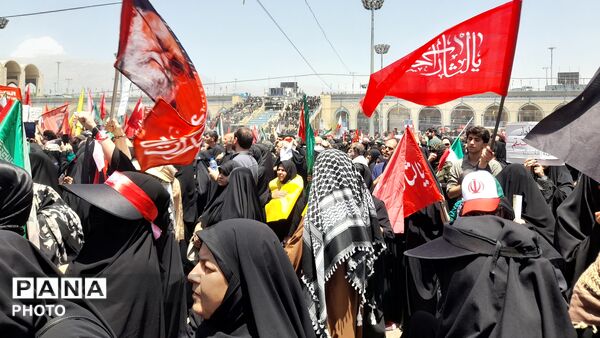  نمایشِ اقتدار در تشییعِ رهبر شهید