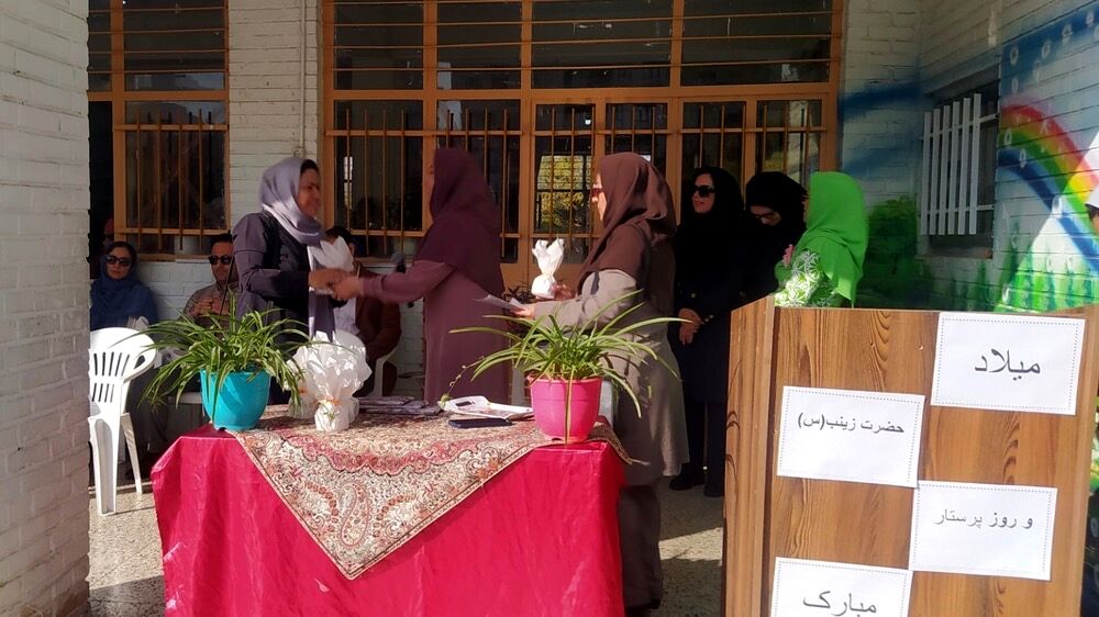 جشن میلاد حضرت زینب (س) و روز پرستار در دبستان پنجم مهر