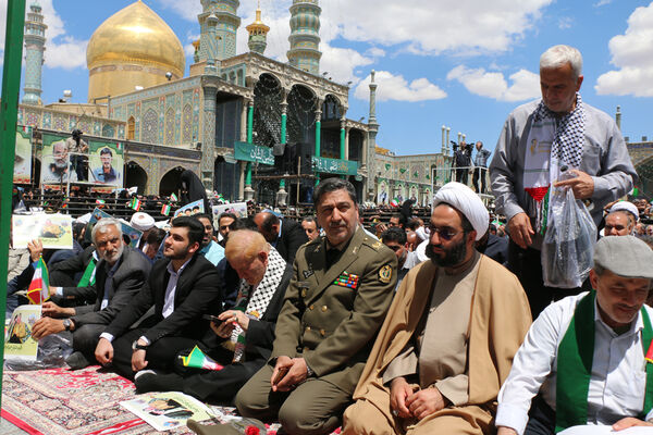 حضور پرشور نوجوانان قمی در آیین استقبال از رئیس جمهوری 