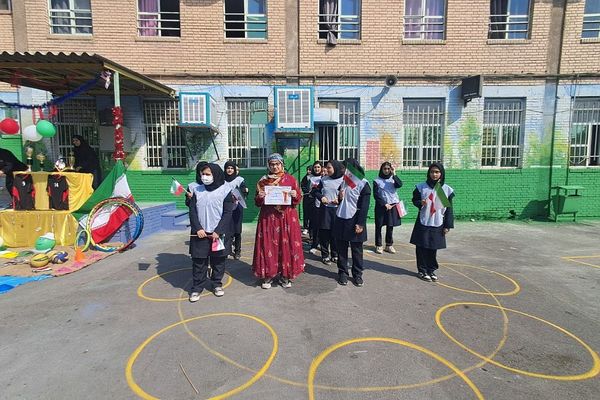 مراسم هفته تربیت‌بدنی و ورزش در دبیرستان حجاب ناحیه یک شهرری