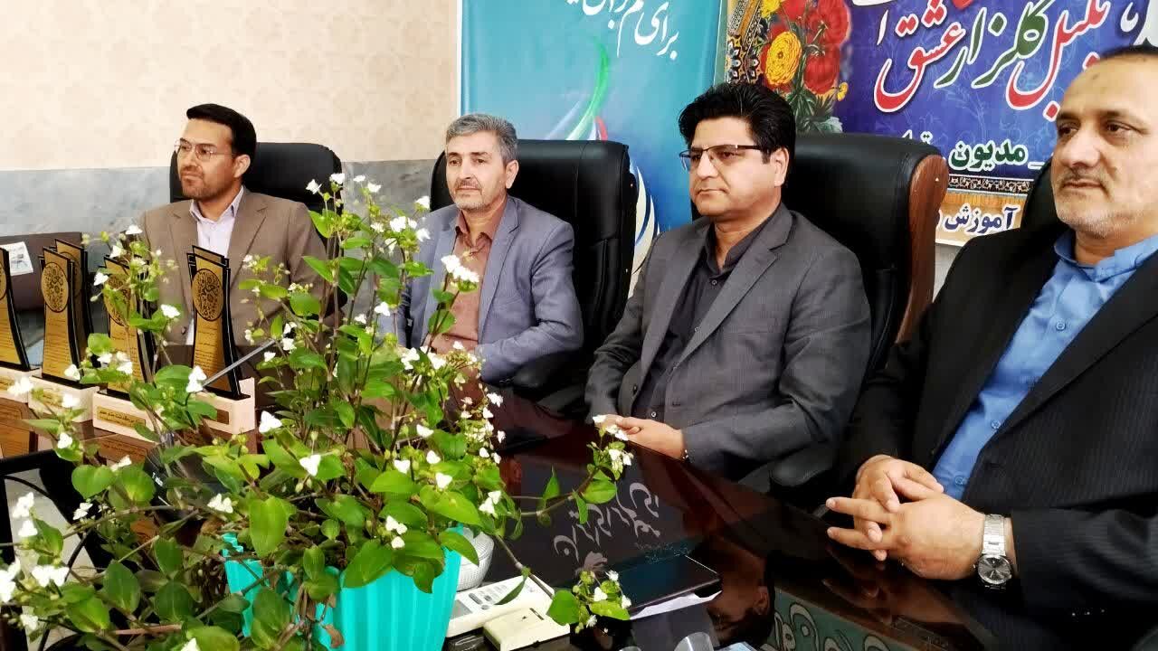 معلمی نه تنها یک شغل، بلکه یک رسالت است. 