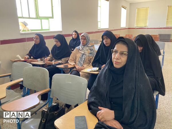 همایش تخصصی انتخاب رشته کنکور سراسری در دبیرستان انقلاب اسلامی شهرستان خاتم  