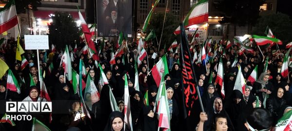 تجمع شبانهٔ شهروندان در پنجاه‌ونهمین شب یادبود در بلوار فضل