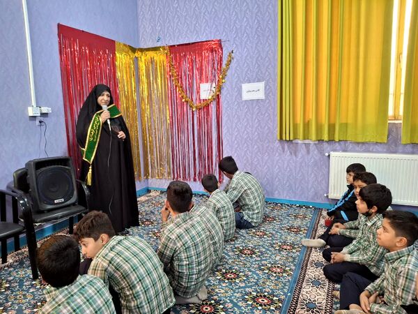 دانش‌آموزان دبستان شهید نعمت‌اللهی مهمان سفره رضوی شدند