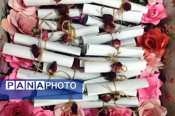 آیین سپاس معلم به مناسبت هفته گرامیداشت مقام معلم توسط دانش آموزان منطقه پردیس