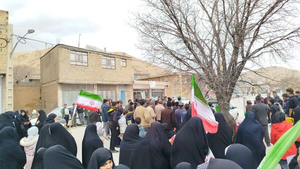 حضور پرشور اهالی روستای سرتشنیز در راهپیمایی ۲۲بهمن