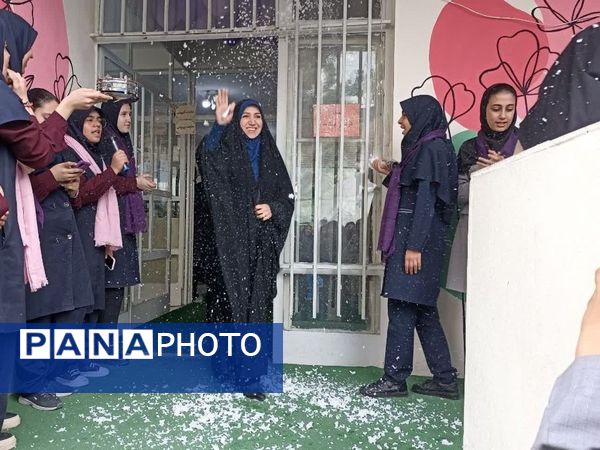 مراسم گرامیداشت مقام معلم دردبیرستان دخترانه امام حسین(ع) مشهد