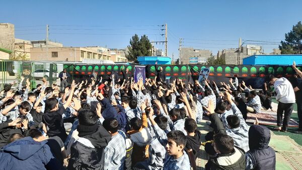 دانش‌آموزان مدرسه شاهد شهید کاظمی در سوگ شهادت حضرت فاطمه (س)