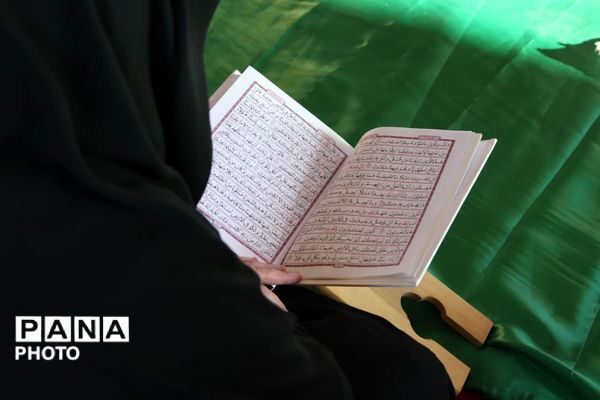 برنامه جزء خوانی قرآن کریم در گلزار شهدای شهرستان مروست