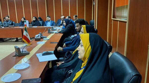 جلسه «هم مراقبتی، والدین آگاه، دختران همراه»