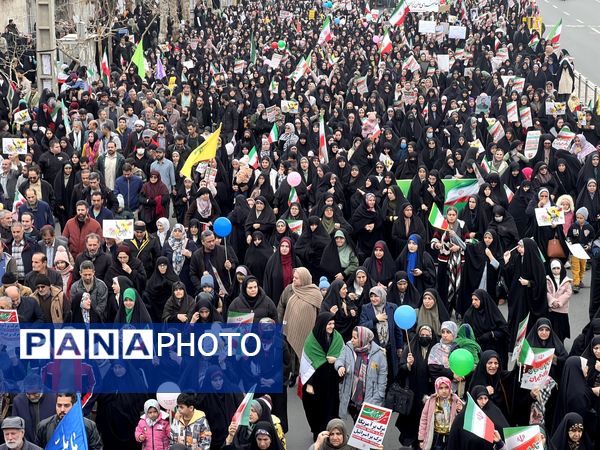 حضور پرشور مردم در راهپیمایی ۲۲ بهمن هشتگرد