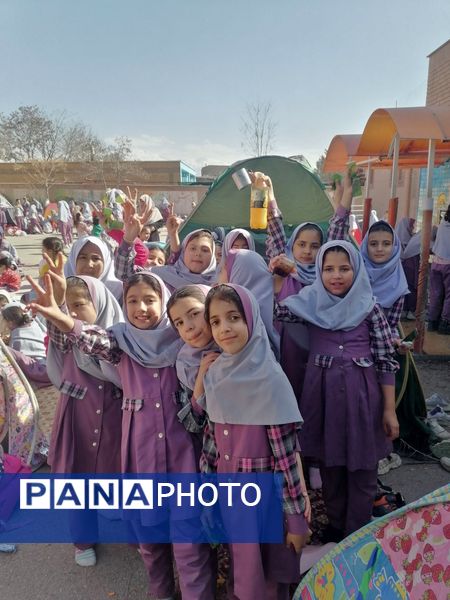 گرامیداشت ایام الله دهه  فجر در دبستان زنده یاد نوحی 