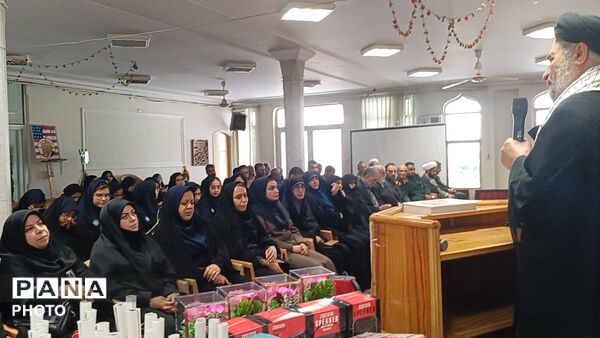 آیین تجلیل از معلمان، مربیان و دانش آموزان آموزشگاه فرزانگان دوره اول بروجرد (سمپاد)