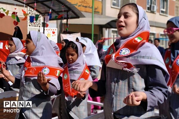 جشن عاطفه‌ها در دبستان شهید امیرکمندی