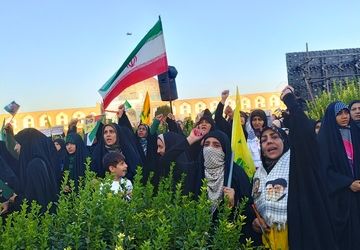 سیل عظیم مردم اصفهان در حمایت از مردم غزه و لبنان و جبهه مقاومت