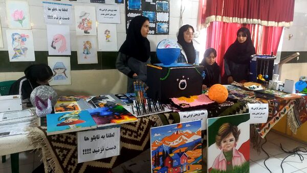 برپایی نمایشگاه به‌مناسبت هفته پژوهش در مدرسه کمایی‌مقدم یاسوج