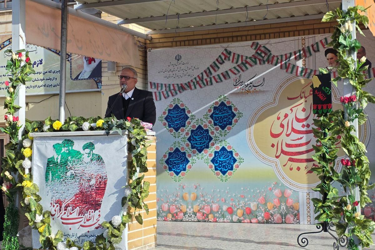 زنگ انقلاب در ملارد با حضور مدیرکل آموزش و پرورش شهرستانهای تهران نواخته شد