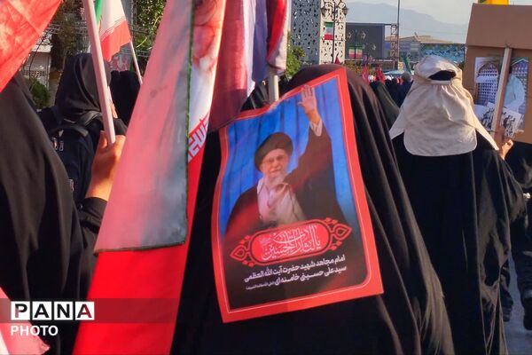 تجلی عهد و پیمان امت با ولایت در تشییع پیکر رهبر شهید