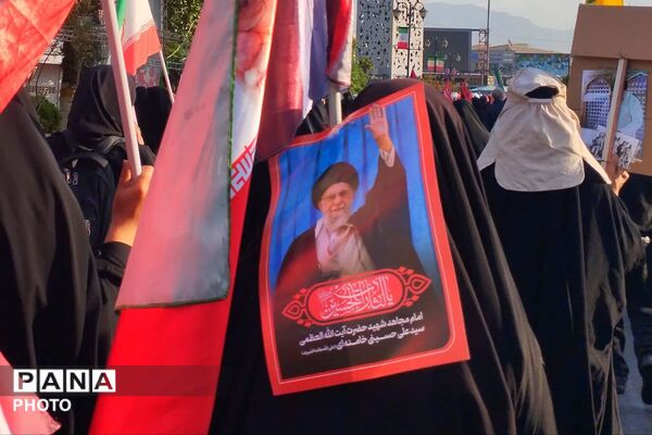 تجلی عهد و پیمان امت با ولایت در تشییع پیکر رهبر شهید
