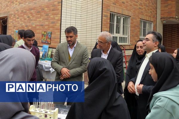 مراسم هفته پژوهش در دبیرستان بانو عفت آهنگری شهرری