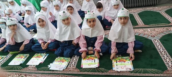 جشن قرآن در دبستان دخترانه المهدی ناحیه 2 کرج و شهرستان فردیس